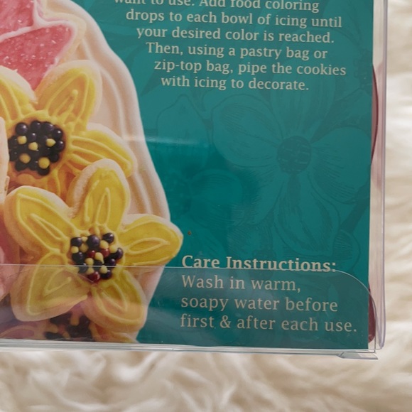 The Pioneer Woman Timeless Cookie Cutters - Picture 2 of 4